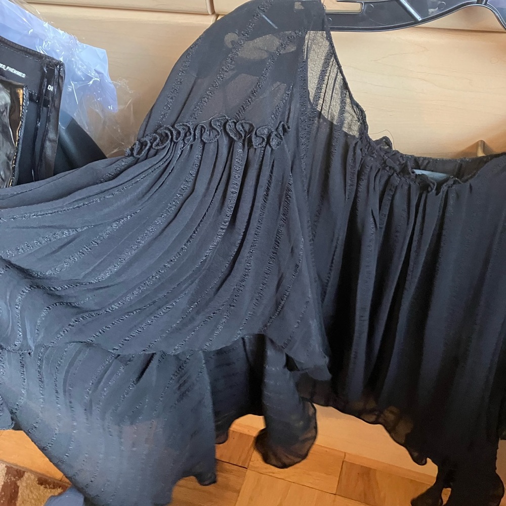 Black flowy top - Picture 3 of 4